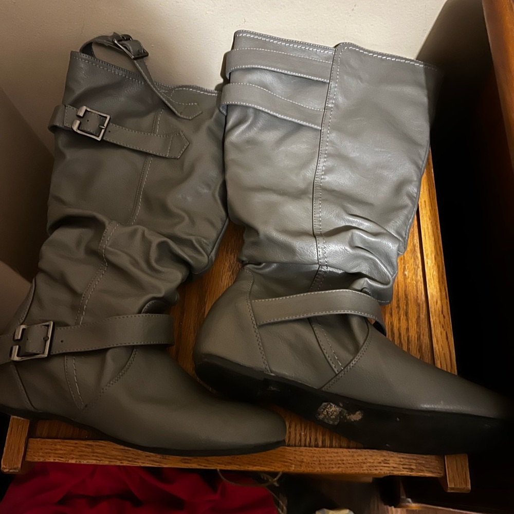 Women's Gray Buckle Boots